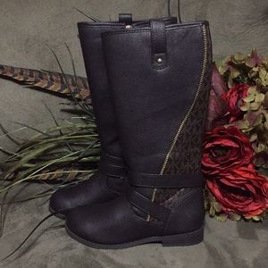 NWOT Micheal  Micheal Kors Boots